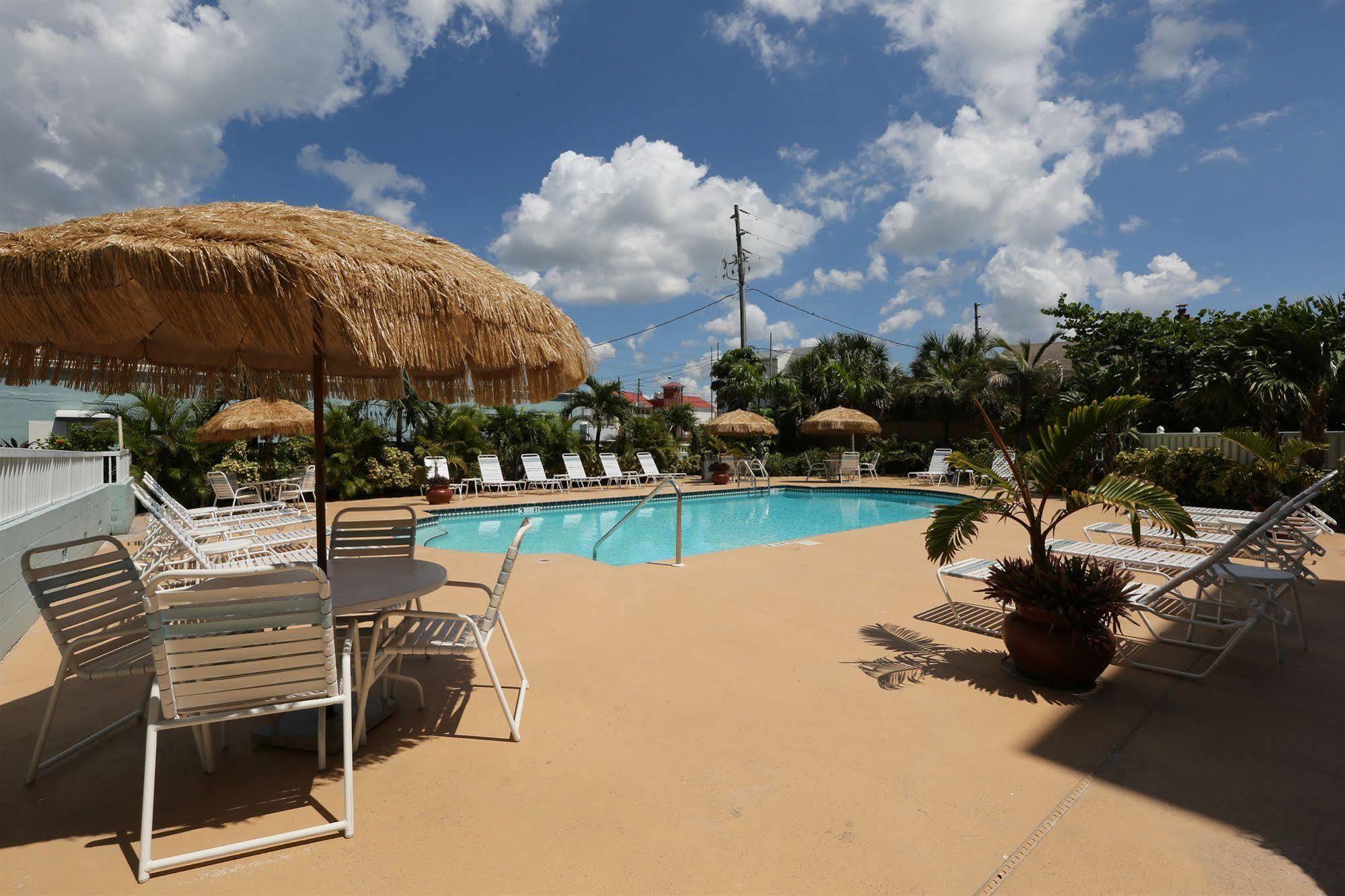 Barefoot Beach Club Сант Пит Бич Экстерьер фото